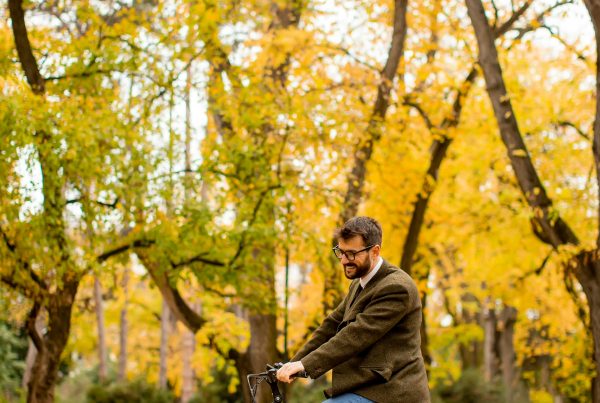 Herfst routes in Gelderland, man op de fiets